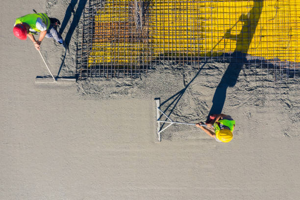 Best Concrete Walkway Installation  in Lla Lla, WA